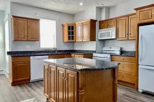 24 Hancock St, Peabody, MA 01960 - Photo 2