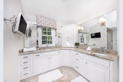 568 Wellesley St, Weston, MA 02493 - Photo 22