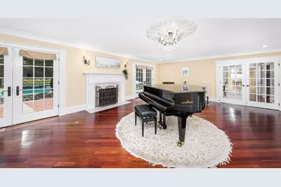 568 Wellesley St, Weston, MA 02493 - Photo 10