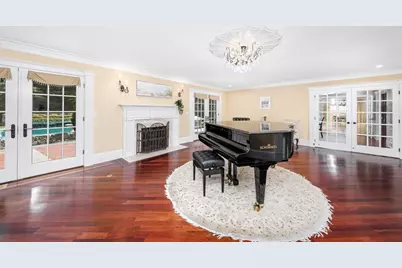 568 Wellesley St, Weston, MA 02493 - Photo 10