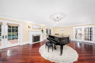 568 Wellesley St, Weston, MA 02493 - Photo 10