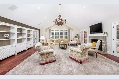568 Wellesley St, Weston, MA 02493 - Photo 16