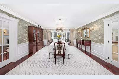 568 Wellesley St, Weston, MA 02493 - Photo 10