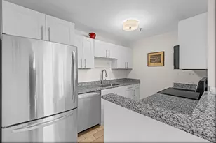 390 Commonwealth Ave, Boston, MA 02215 - Photo 6