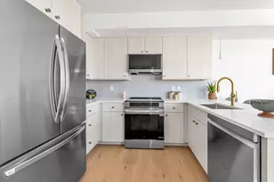 34 Oak St, Boston, MA 02136 - Photo 4