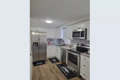 35 Genessee St #E, Worcester, MA 01603 - Photo 8