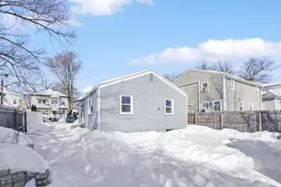 9 Utica St, Springfield, MA 01104 - Photo 4