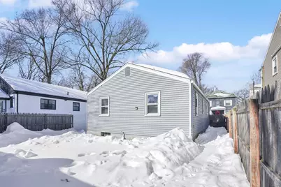 9 Utica St, Springfield, MA 01104 - Photo 6