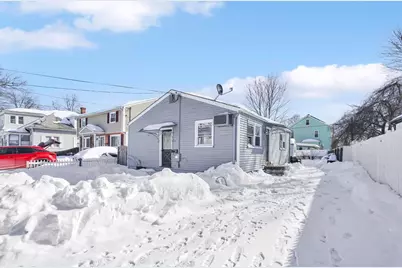 9 Utica St, Springfield, MA 01104 - Photo 2