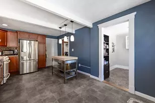 28 Ellsworth St, Medford, MA 02155 - Photo 2