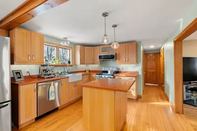 187 Laurel St, Melrose, MA 02176 - Photo 4
