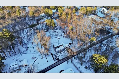 28 Hume Rd, Bedford, MA 01730 - Photo 2