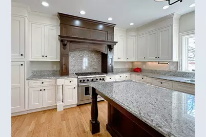 9 Vine St, Newton, MA 02467 - Photo 12