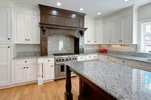 9 Vine St, Newton, MA 02467 - Photo 12