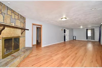 541 Grattan Street, Chicopee, MA 01020 - Photo 4