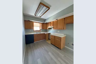 16 Harvard St #2R, Chicopee, MA 01020 - Photo 1