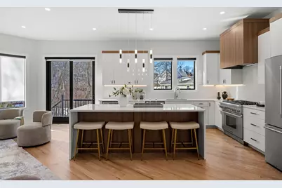 16-18 Josselyn Pl #18, Newton, MA 02461 - Photo 4