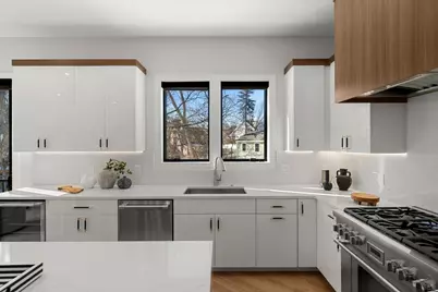 16-18 Josselyn Pl #18, Newton, MA 02461 - Photo 8