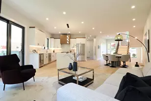 18 Josselyn Pl, Newton, MA 02461 - Photo 8