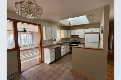 52 Hesper St, Saugus, MA 01906 - Photo 2