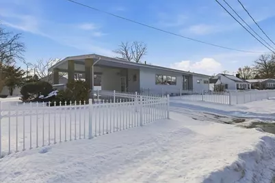 27 Kane St, Fall River, MA 02720 - Photo 4