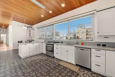 27 Kane St, Fall River, MA 02720 - Photo 8