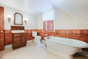 8 Winthrop St, Medway, MA 02053 - Photo 28