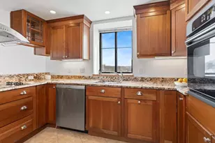 200 Ledgewood Dr, Stoneham, MA 02180 - Photo 8