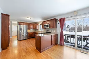 35 Sophia Ln, Bridgewater, MA 02324 - Photo 4