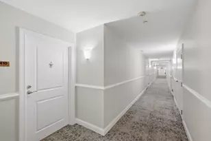 8 Crowninshield St, Peabody, MA 01960 - Photo 4