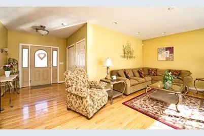 898 Tobey St, Acushnet, MA 02743 - Photo 8