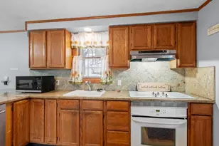 128 Manning St, Hudson, MA 01749 - Photo 8