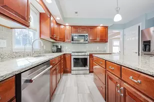 17 Amherst Rd, Shrewsbury, MA 01545 - Photo 2