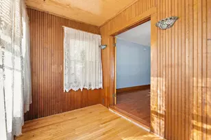 92 Sayles St, Southbridge, MA 01550 - Photo 2