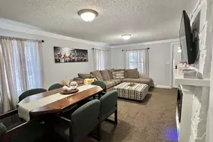 37 Chesterfield Ave, Springfield, MA 01118 - Photo 8