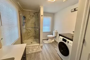 37 Chesterfield Ave, Springfield, MA 01118 - Photo 6