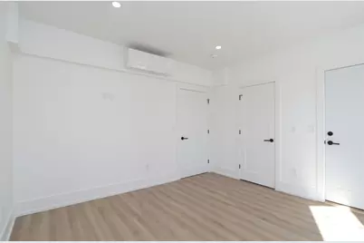 20 Cottage St, West Springfield, MA 01089 - Photo 24