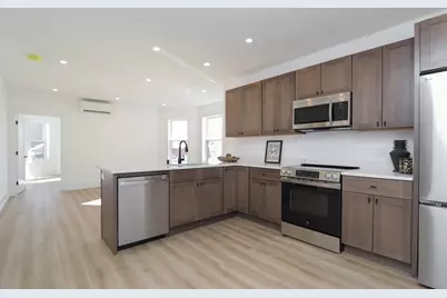 20 Cottage St, West Springfield, MA 01089 - Photo 4