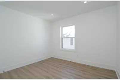 20 Cottage St, West Springfield, MA 01089 - Photo 26