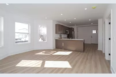 20 Cottage St, West Springfield, MA 01089 - Photo 8