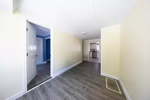 7 West St, Melrose, MA 02176 - Photo 4