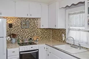 854 Grayson Dr, Springfield, MA 01119 - Photo 6