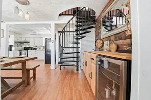 987 Rockdale Ave, New Bedford, MA 02740 - Photo 4