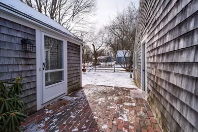 1 Bloomfield Ave, Middleborough, MA 02346 - Photo 4