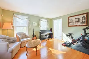18 Bubbling Brook Rd, Franklin, MA 02038 - Photo 8