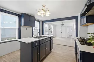 53 Fremont St, Springfield, MA 01105 - Photo 2