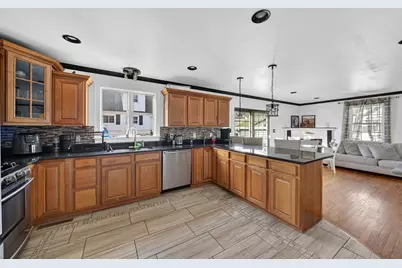 7 Bradley Ave, Somerset, MA 02725 - Photo 8