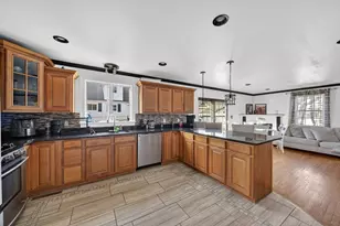 7 Bradley Ave, Somerset, MA 02725 - Photo 8