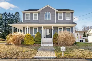 7 Bradley Ave, Somerset, MA 02725 - Photo 2