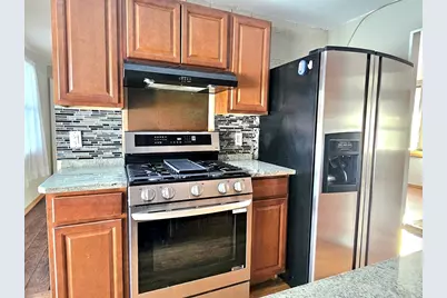 8 Algonquin Dr, Dartmouth, MA 02748 - Photo 2